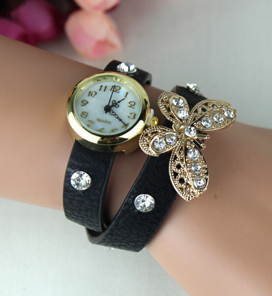 Armbandsur med smyckad fjäril
